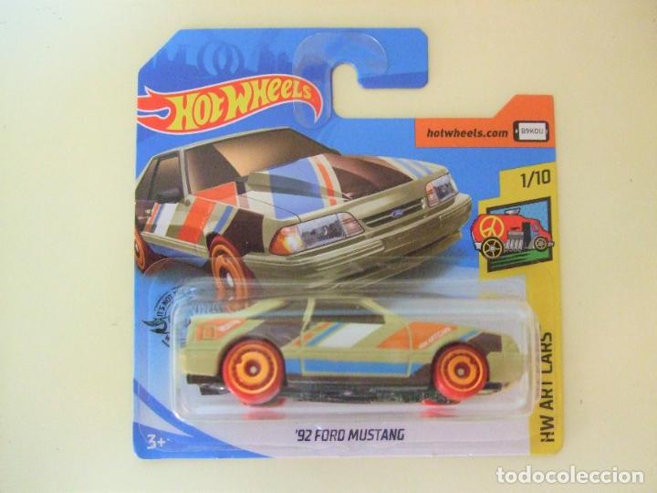 Modellautos Hot Wheels: &acute;92 FORD MUSTANG 1992 - HOT WHEELS MATTEL HW ART CARS 1/10 2020 - ESCALA 1:64 - COCHE AUTO