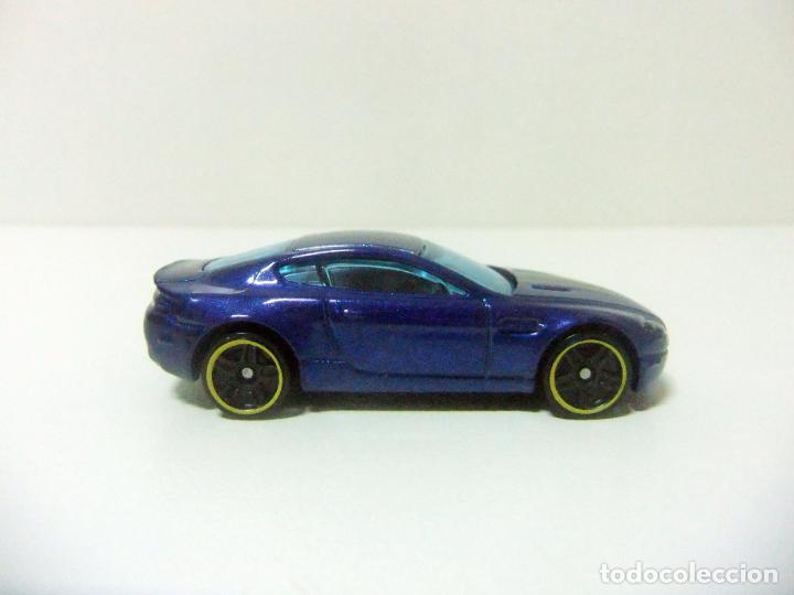 Carros em escala Hot Wheels: ASTON MARTIN V8 VANTAGE - HOT WHEELS HW EXOTICS 5-PACK 2019 - ESCALA 1:64 COCHE AUTO CAR V 8 AZUL