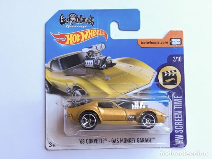 Auto in scala Hot Wheels: HOT WHEELS 68 Corvette Gas Monkey Garage Dorado Gold