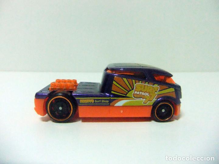 Auto in scala Hot Wheels: QOMBEE- HOT WHEELS MATTEL 2019 - COCHE 1:64 CAMI&Oacute;N SURF PATROL 77 KRUFFY&acute;S SHOP WAVE CRAVERS 5-PACK