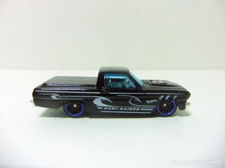 Auto in scala Hot Wheels: &acute;65 FORD RANCHERO - HOT WHEELS MATTEL 2019 - COCHE 1:64 SURF RAIDER PICKUP 1965 WAVE CRAVERS 5-PACK