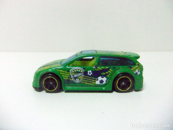 Auto in scala Hot Wheels: AUDACIOUS - HOT WHEELS MATTEL HW CITY GOAL SERIES 2014 - COCHE 1:64 VERDE F&Uacute;TBOL GREEN CAR BAL&Oacute;N