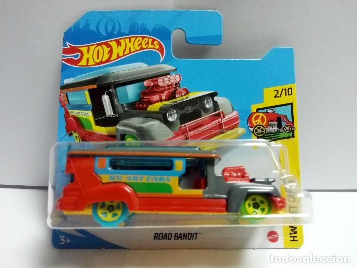 Carros em escala Hot Wheels: ROAD BANDIT - HOT WHEELS MATTEL HW ART CARS 2/10 2021 - AUTOBUS BUS COCHE AUTO YIPNI JEEPNEY TAXI