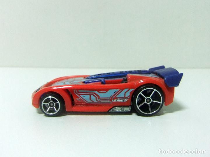 Carros em escala Hot Wheels: BATTLE SPEC - HOT WHEELS MATTEL 2010 - COCHE ESCALA 1:64 TRICK TRACKS 5-PACK ROJO RED CAR JUGUETE HW
