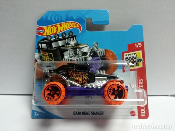 Model cars Hot Wheels: BAJA BONE SHAKER - HOT WHEELS HOLIDAY RACERS 1/5 2021 TREASURE T-HUNT - COCHE 1:64 HOT ROD CALAVERA
