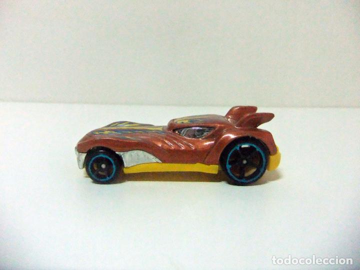 Carros em escala Hot Wheels: HOWLIN&acute; HEAT HOT WHEELS MATTEL HW CITY 2014 R0949 &copy; 2010 - ESCALA 1:64 - COCHE JUGUETE TOY CAR HW