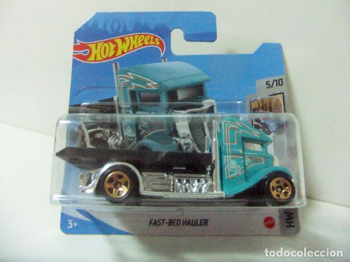 Carros em escala Hot Wheels: FAST-BED HAULER - HOT WHEELS MATTEL HW METRO 5/10 2021 ESCALA 1:64 - COCHE CAMI&Oacute;N TRUCK TOY JUGUETE