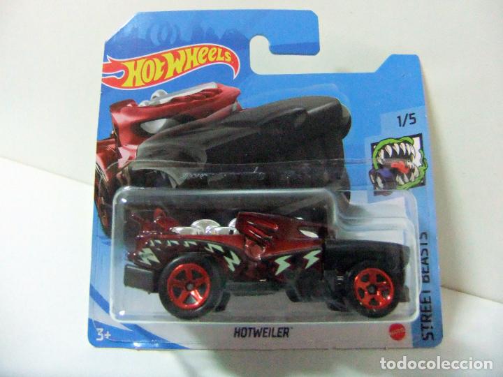 Carros em escala Hot Wheels: HOTWEILER - HOT WHEELS MATTEL HW STREET BEASTS 1/5 A&Ntilde;O 2021 - COCHE JUGUETE ANIMAL PERRO ROTTWEILER