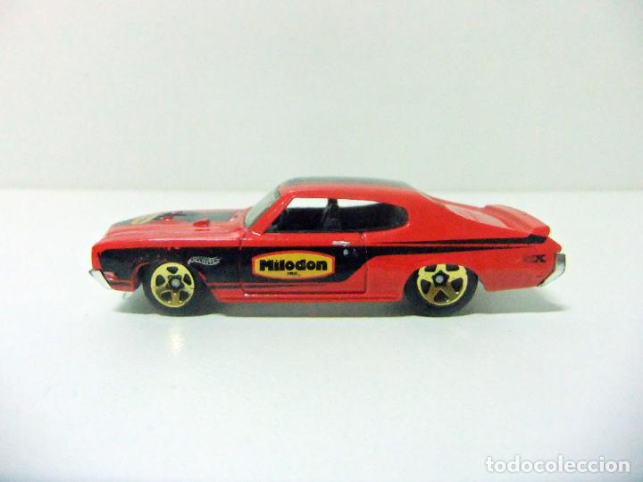 Carros em escala Hot Wheels: &acute;70 BUICK GSX - HOT WHEELS HW SHOWROOM 2013 - COCHE 1:64 ROJO MILODON INC. LOGO 1970 RED TOY CAR