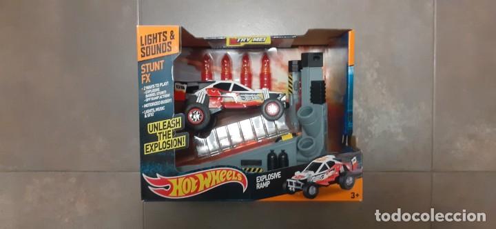 Carros em escala Hot Wheels: SET Hot Wheels STUNT FX LIGHT`S& SOUNDS RAMP EXPLOSIVE. NUEVO