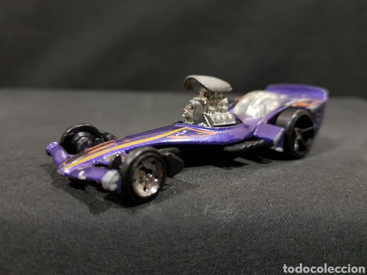 Coches a escala Hot Wheels: Madfast Drag Racer Series Purple 2011 Hot Wheels Mattel Made in Malaysia