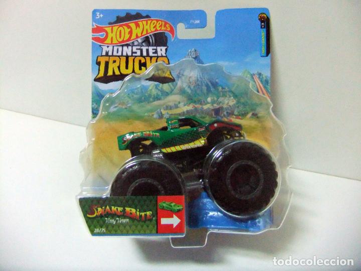 Auto in scala Hot Wheels: SNAKE BITE VINNY VENOM FIRESTONE - HOT WHEELS MATTEL CRASH LEGENDS 2022 COCHE 1:64 BIGFOOT SERPIENTE