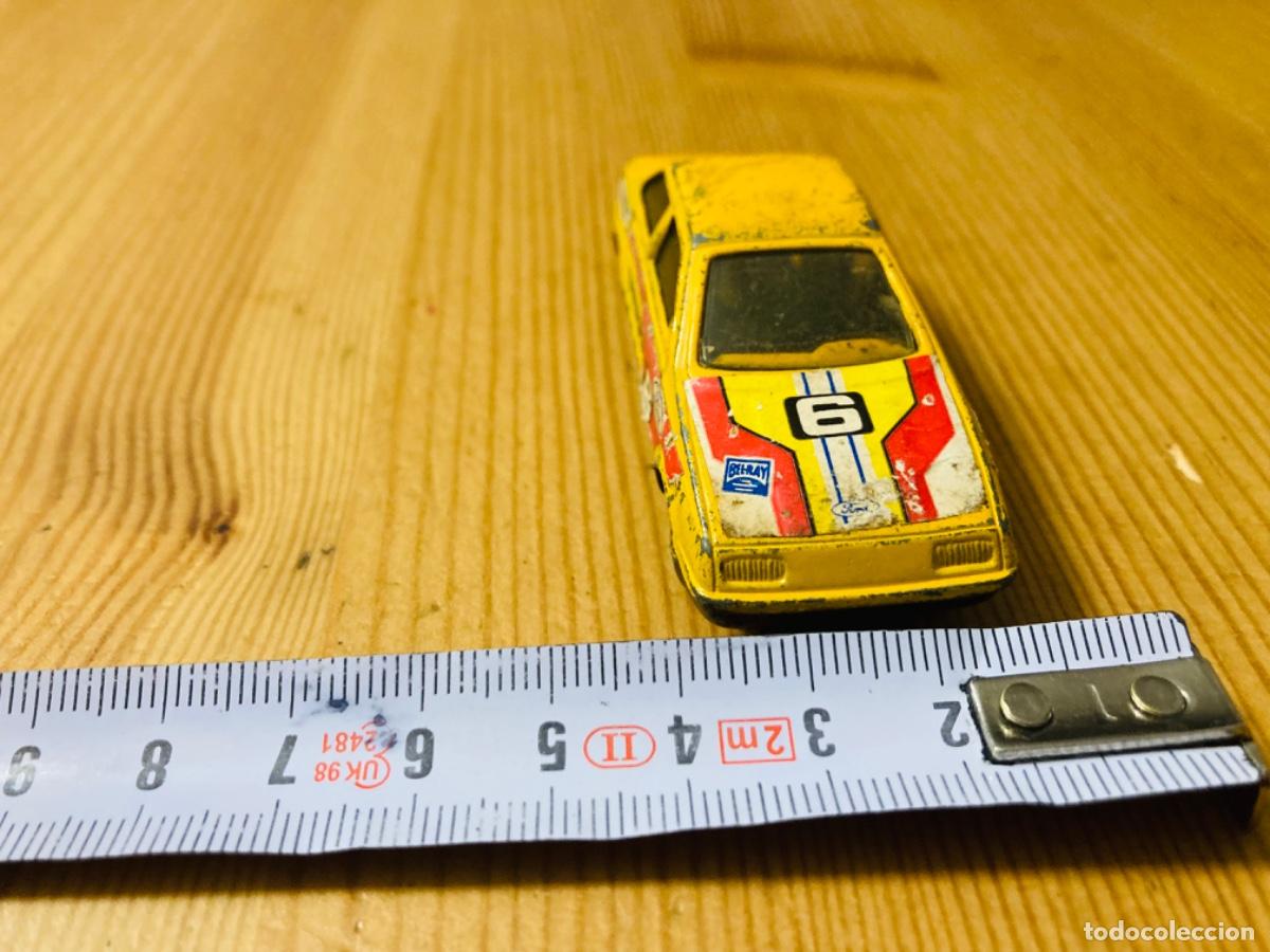 Coches a escala Hot Wheels: Ford Sierra amarillo - Foto 7