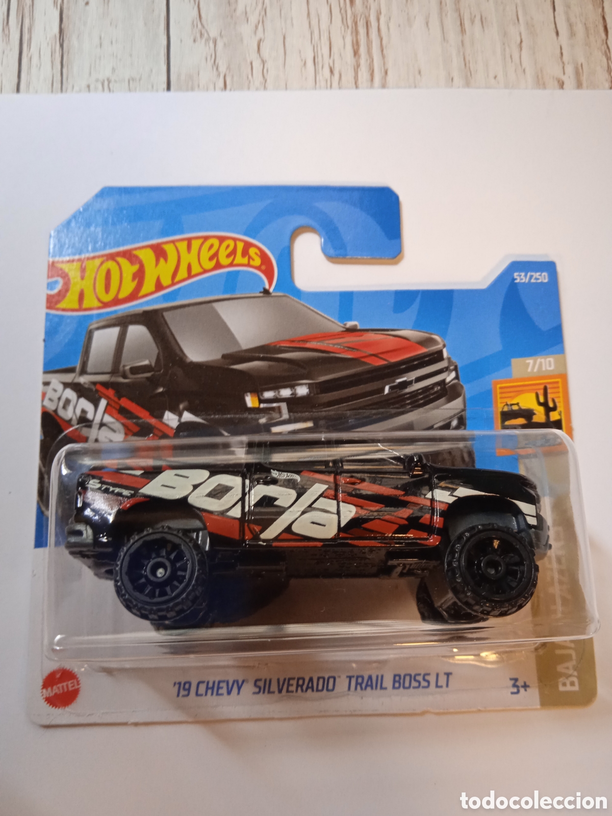 Auto in scala Hot Wheels: HOT WHEELS '19 CHEVY SILVERADO TRAIL BOSS BORLA. TODOTERRENO 1/64 BAJA BLAZERS 2022.