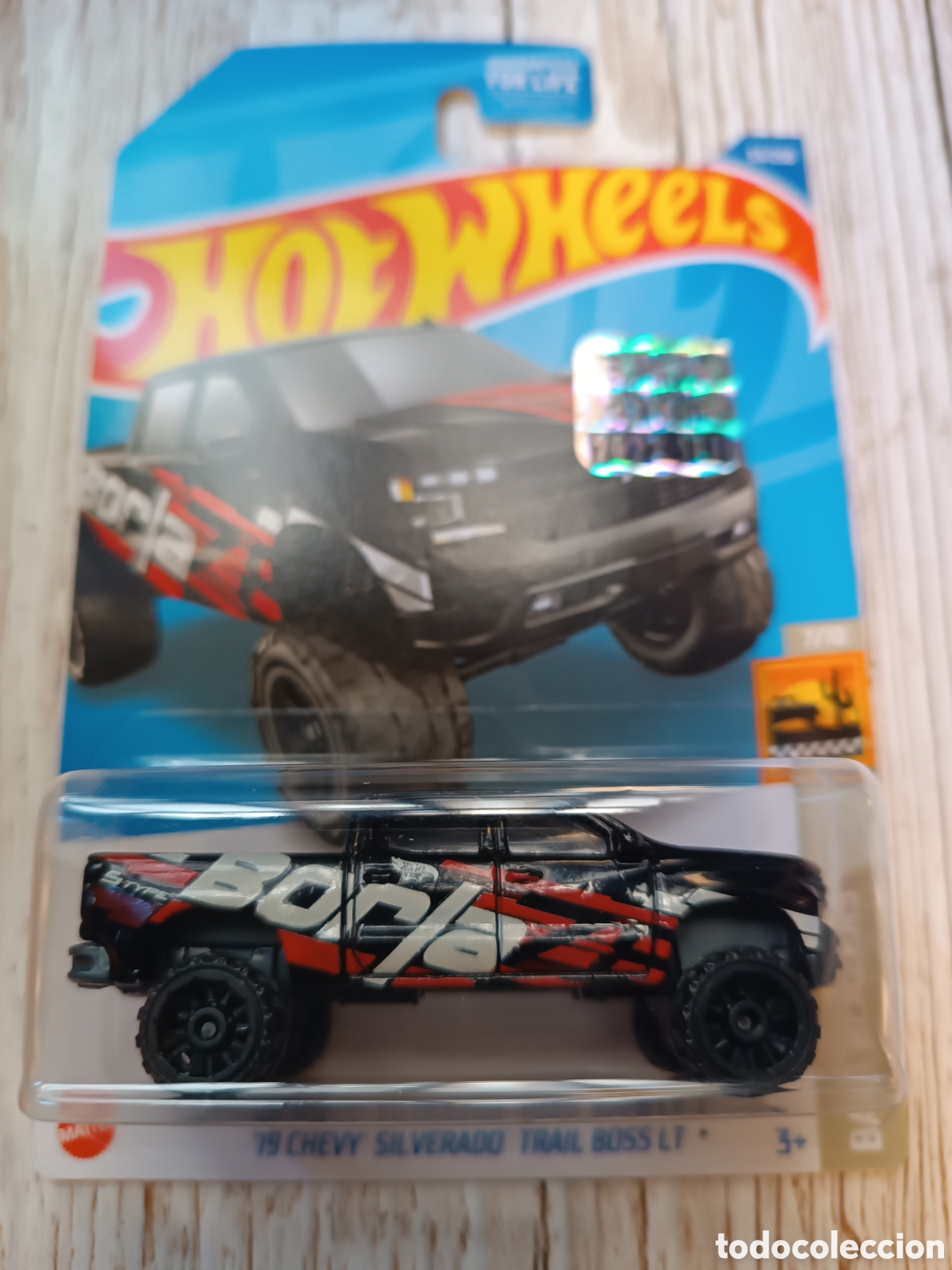 Carros em escala Hot Wheels: HOT WHEELS '19 CHEVY SILVERADO TRAIL BOSS LT. TODOTERRENO 1/64 BAJA BLAZERS 2022.