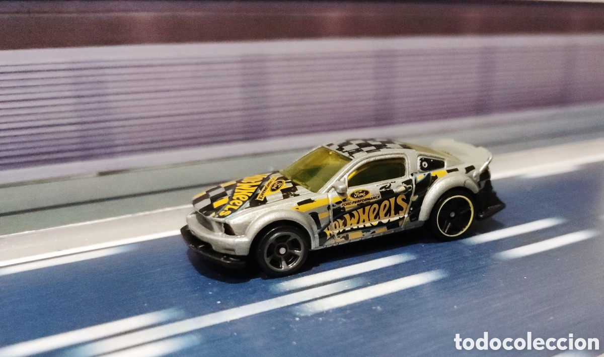 Modellautos Hot Wheels: Hot Wheels - Ford Mustang 2005
