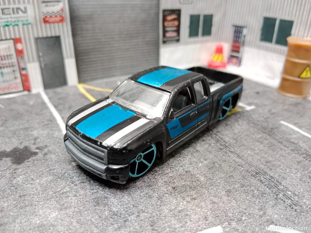 Coches a escala Hot Wheels: Chevy Silverado Hot Wheels 2017 Mattel - Foto 1