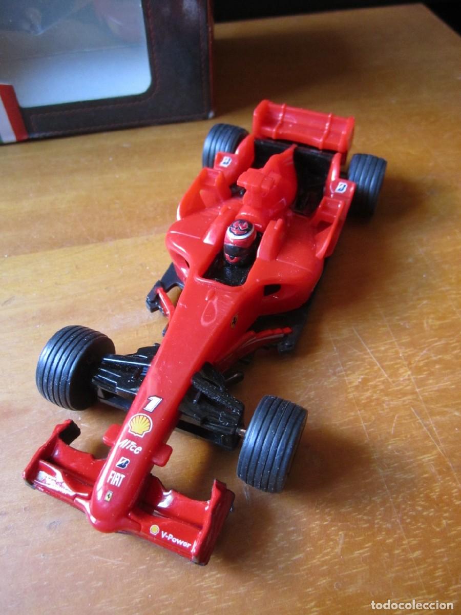 Coches a escala Hot Wheels: Ferrari F2008 Shell V-Power Hot Wheels (Pullback) - Foto 3