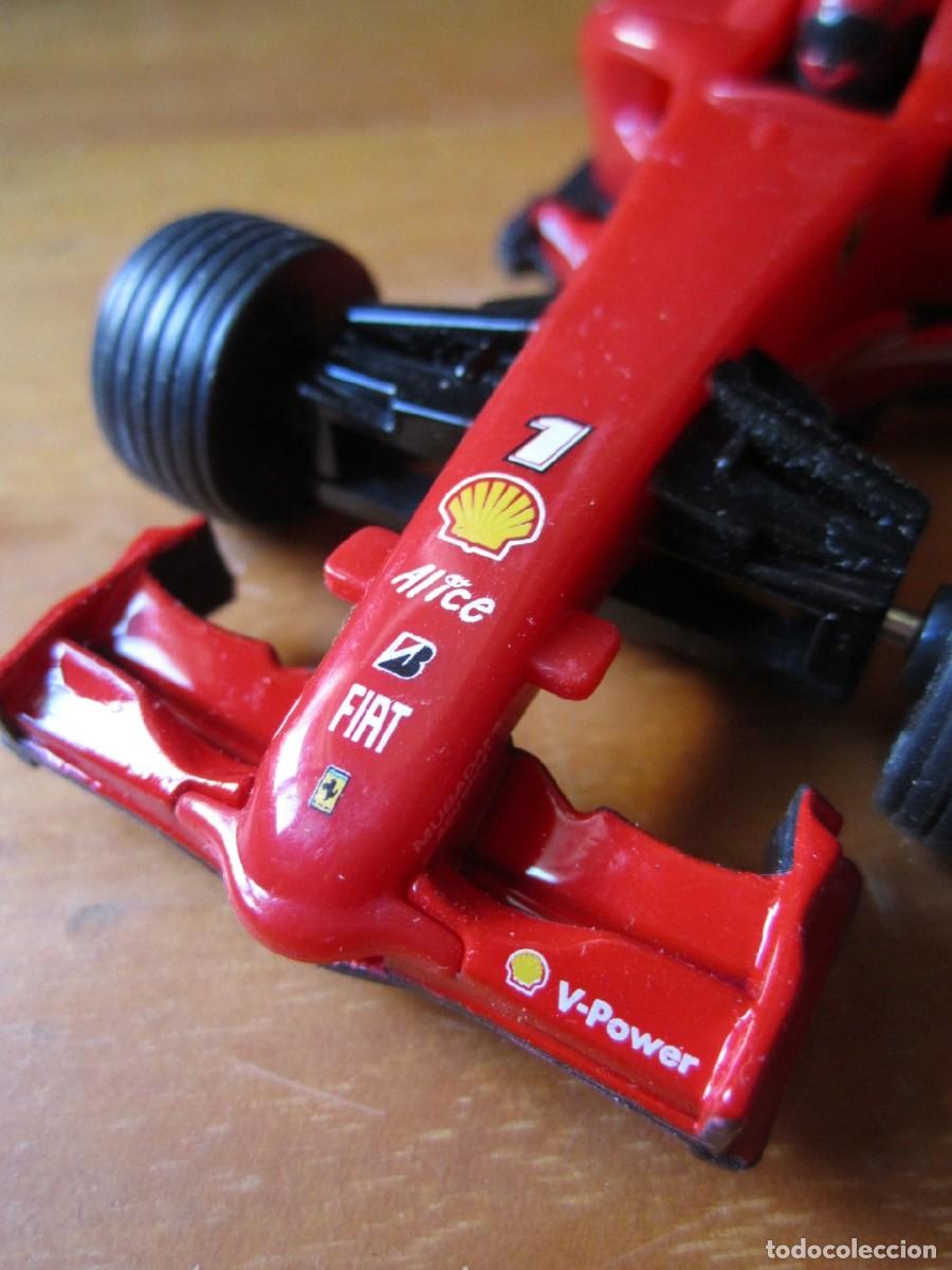 Coches a escala Hot Wheels: Ferrari F2008 Shell V-Power Hot Wheels (Pullback) - Foto 4