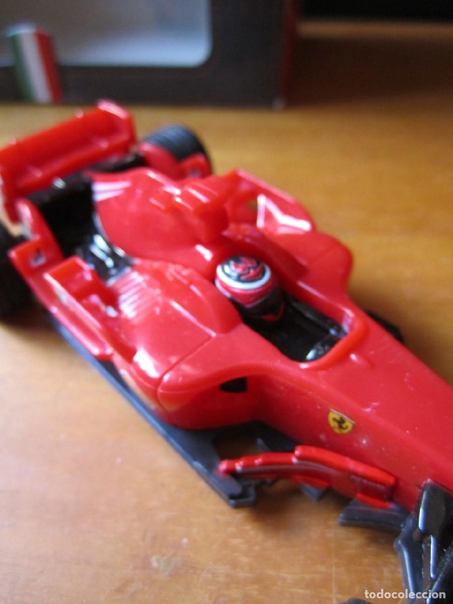 Coches a escala Hot Wheels: Ferrari F2008 Shell V-Power Hot Wheels (Pullback) - Foto 7