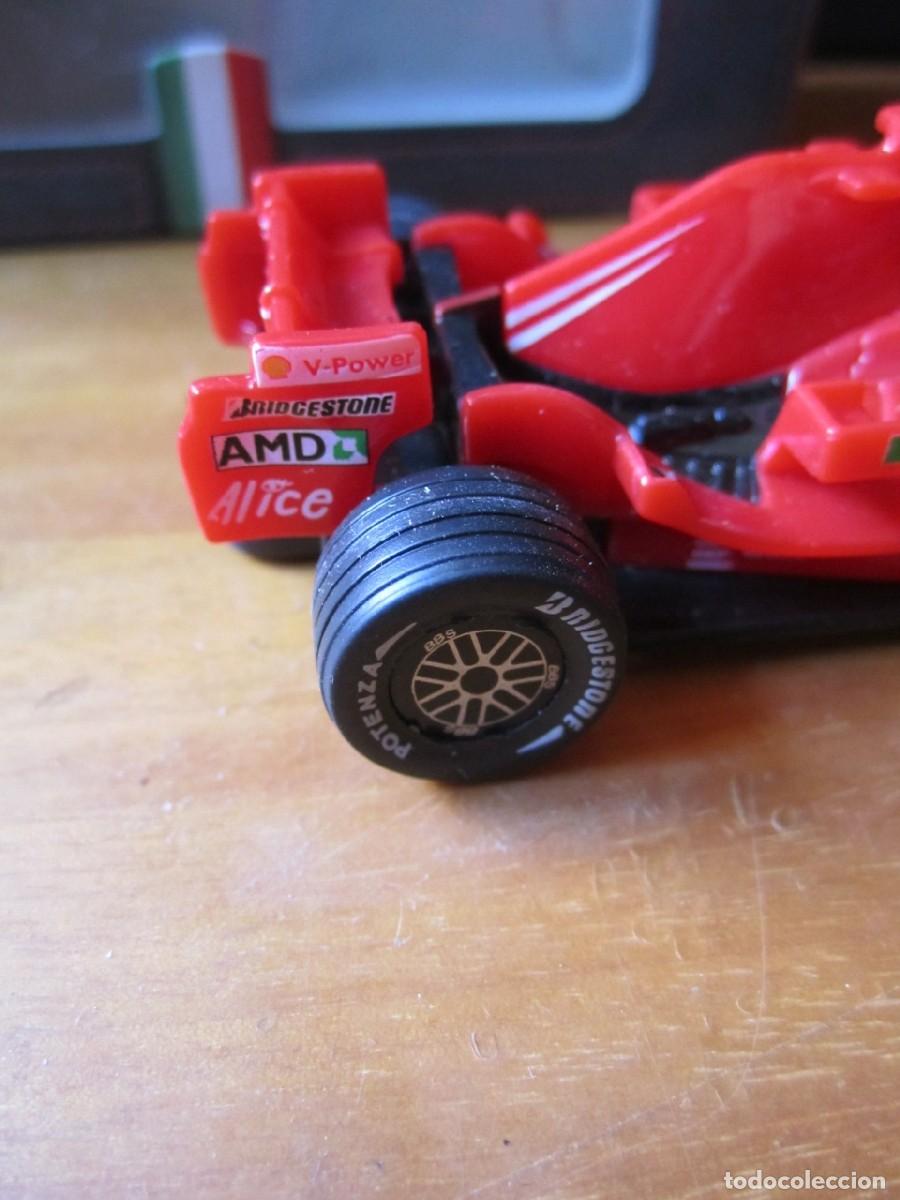 Coches a escala Hot Wheels: Ferrari F2008 Shell V-Power Hot Wheels (Pullback) - Foto 11