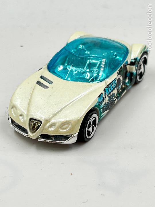 Model cars Hot Wheels: Hot Wheels Car Mr Freeze 2002 Golden Arrow DC Comics