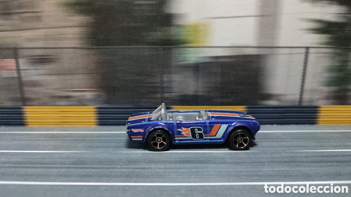 Coches a escala Hot Wheels: HOT WHEELS - Triumph Tr6 - Foto 4