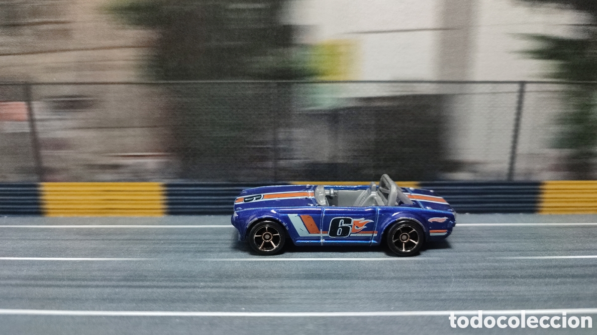 Coches a escala Hot Wheels: HOT WHEELS - Triumph Tr6 - Foto 3