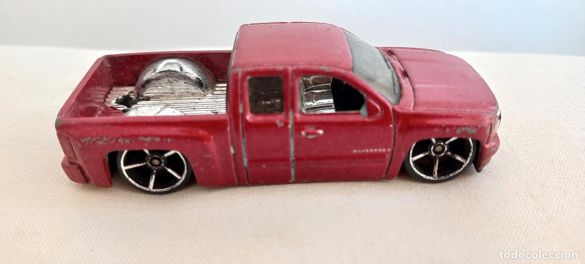 Auto in scala Hot Wheels: Hot Wheels CHEVY SILVERADO. Pickup Trucks