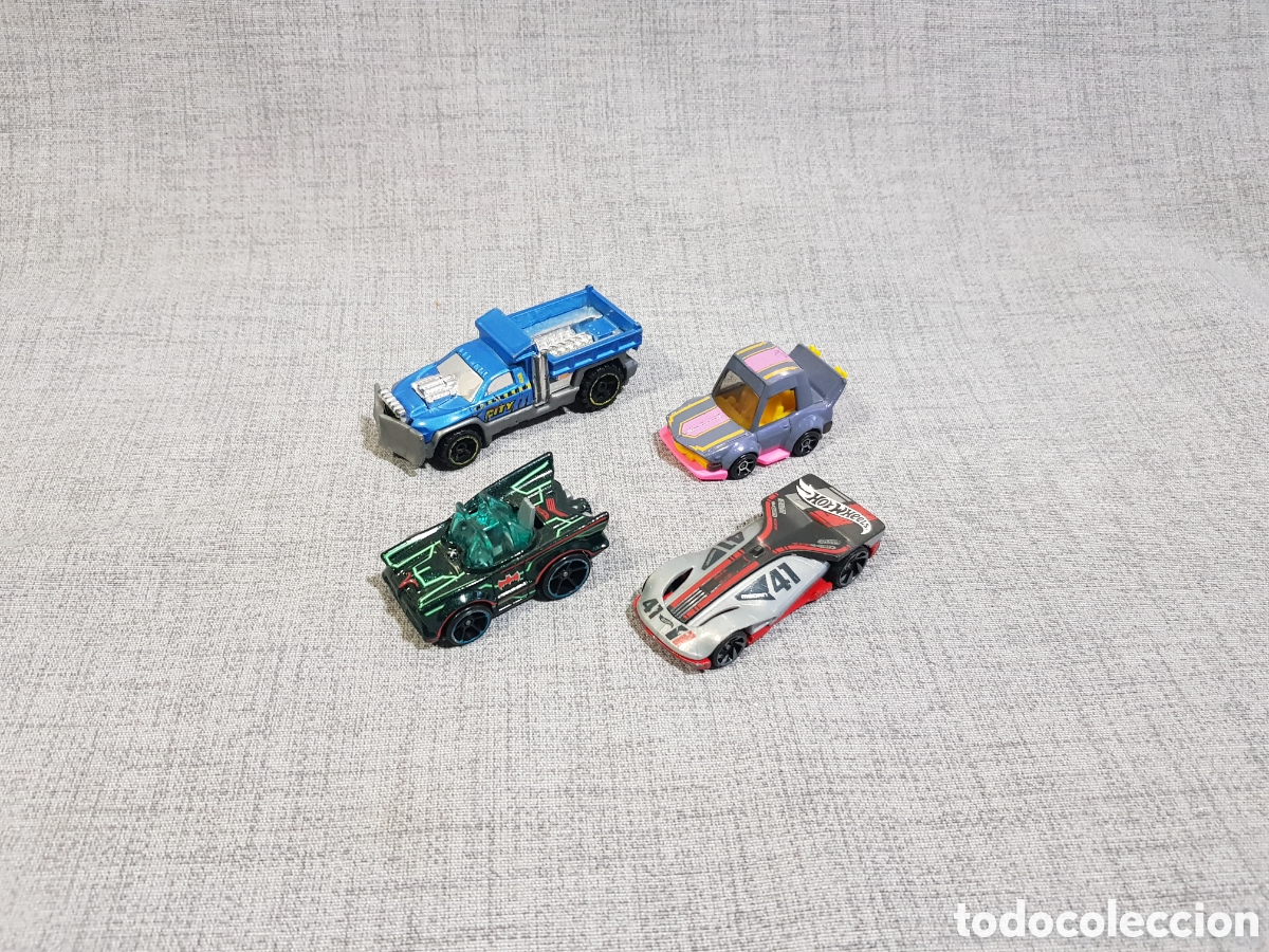 Carros em escala Hot Wheels: HOT WHEELS QUITANIEVES SO PLOWED 2013 + BATMOBILE 2021 + ROLLIN' SOLO 2022 + MANGA TUNER 2019
