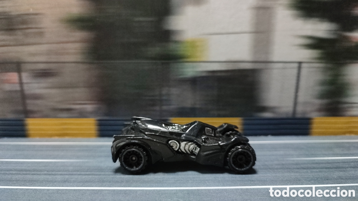 Coches a escala Hot Wheels: HOT WHEELS - Batmobile - Foto 4