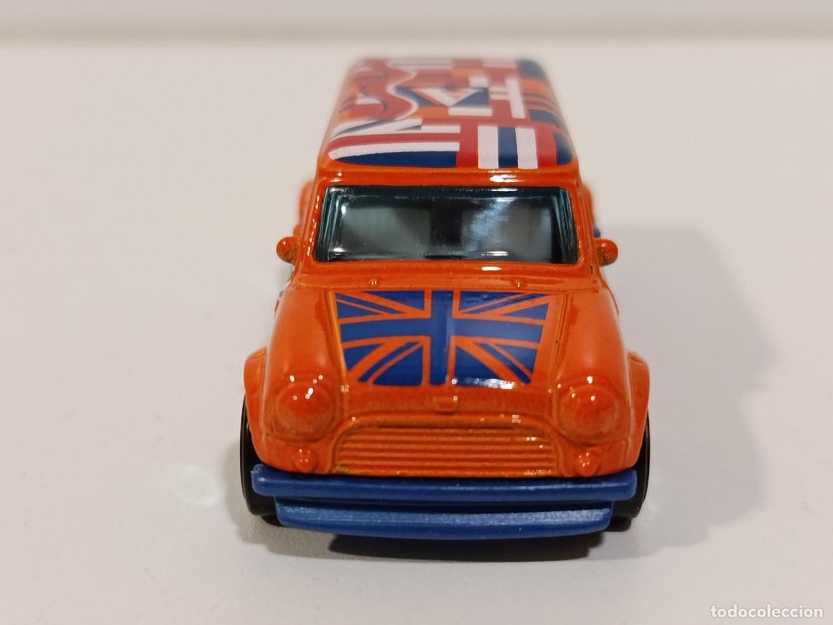 Coches a escala Hot Wheels: HOTWHEELS AUSTIN MINI VAN 1967 - Foto 2