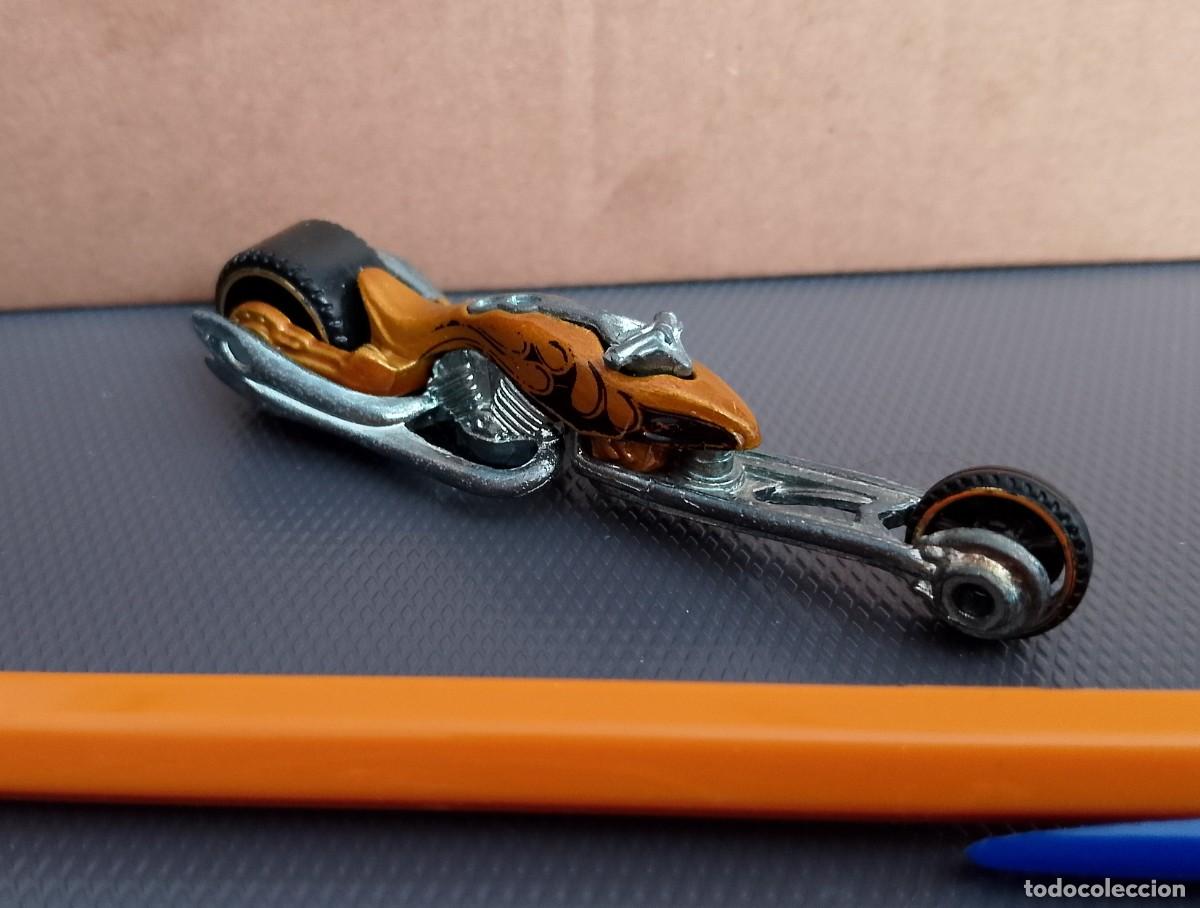 Coches a escala Hot Wheels: Hot wheels moto custom marr&oacute;n - Foto 1