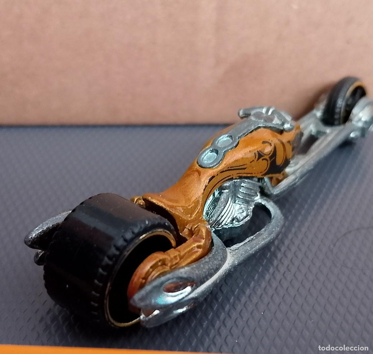 Coches a escala Hot Wheels: Hot wheels moto custom marr&oacute;n - Foto 2