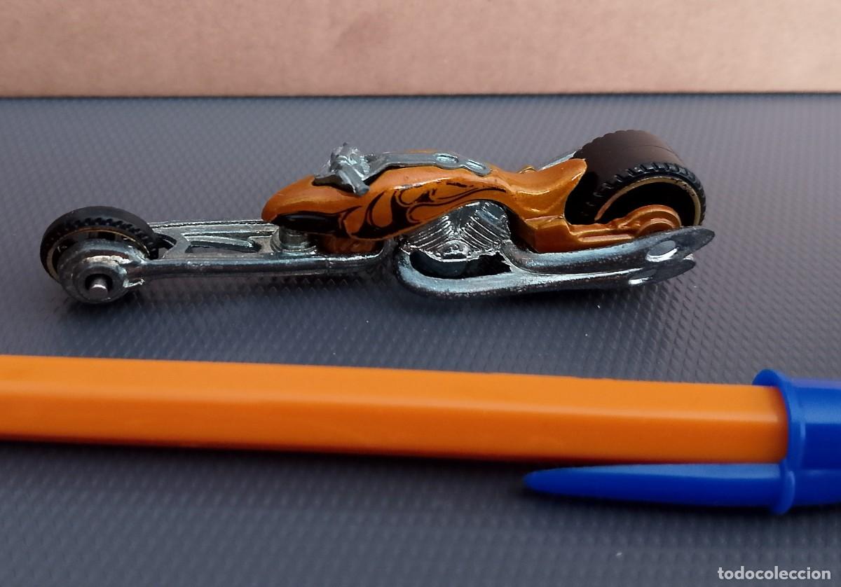 Coches a escala Hot Wheels: Hot wheels moto custom marr&oacute;n - Foto 4
