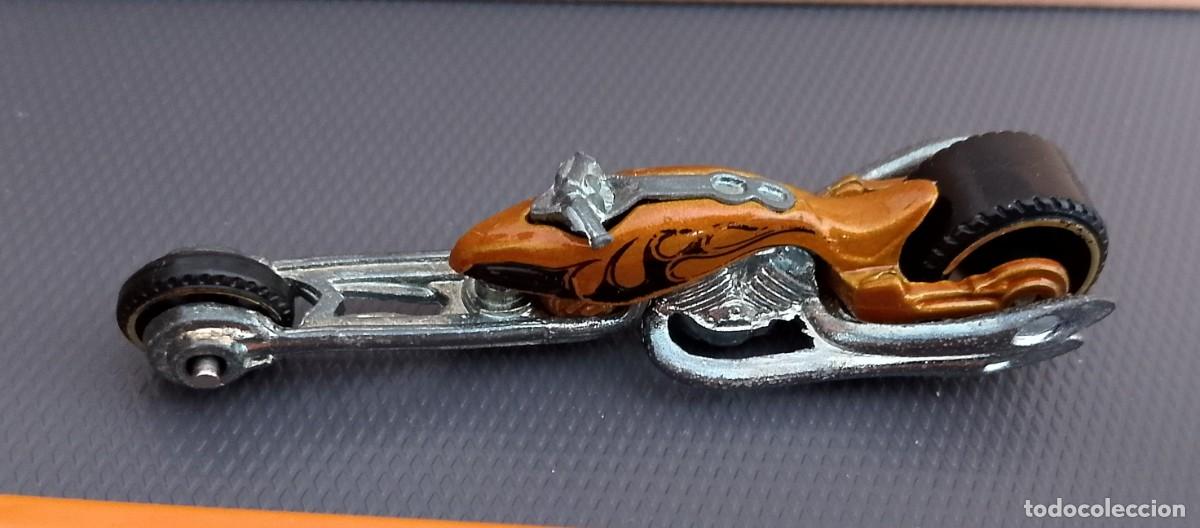 Coches a escala Hot Wheels: Hot wheels moto custom marr&oacute;n - Foto 5