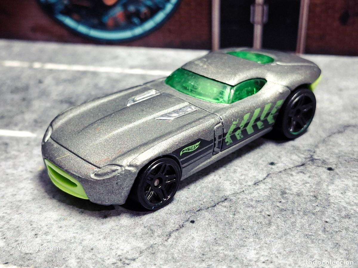 Coches a escala Hot Wheels: Fast FeLion Hot Wheels 2016 Police Pursuit Mattel