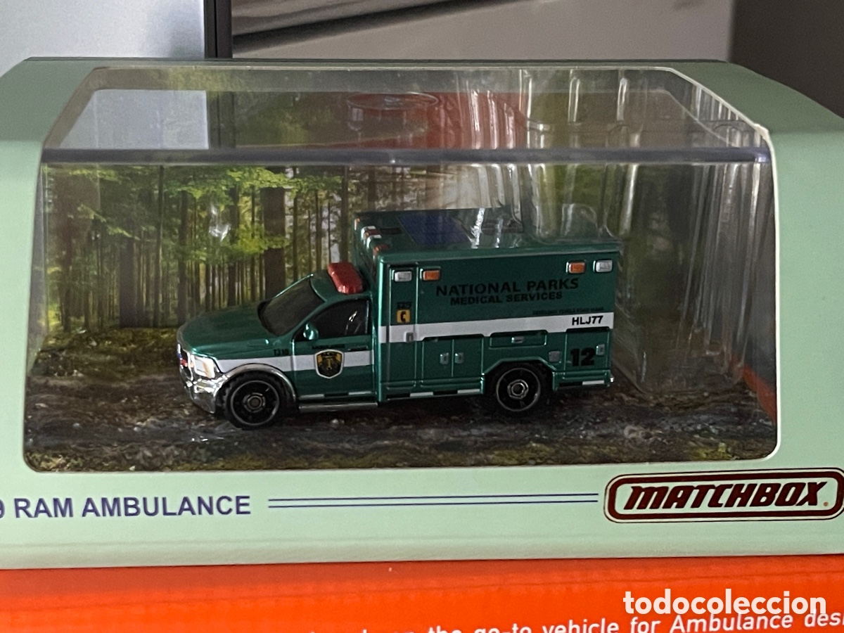 Coches a escala Hot Wheels: Matchbox Ram Ambulance