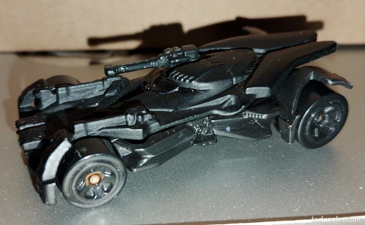 Coches a escala Hot Wheels: Hot wheels Batmobile DC comics - Foto 3