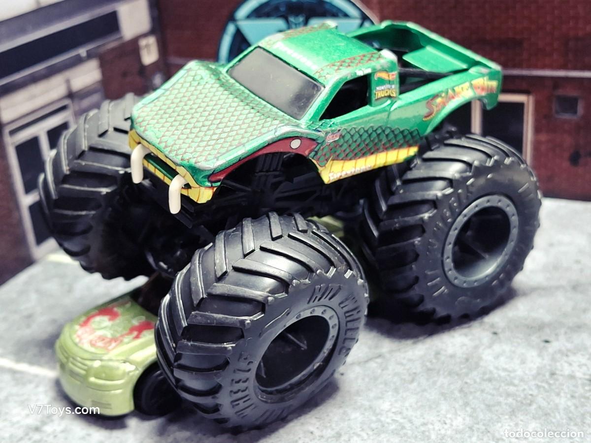 Coches a escala Hot Wheels: Snake Bite Hot Wheels Monster Trucks Mattel (coche incluido)