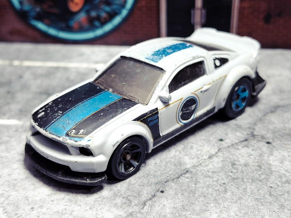 Coches a escala Hot Wheels: Ford Mustang '05 Hot Wheels 2016 New Model HW Digital Circuit Mattel