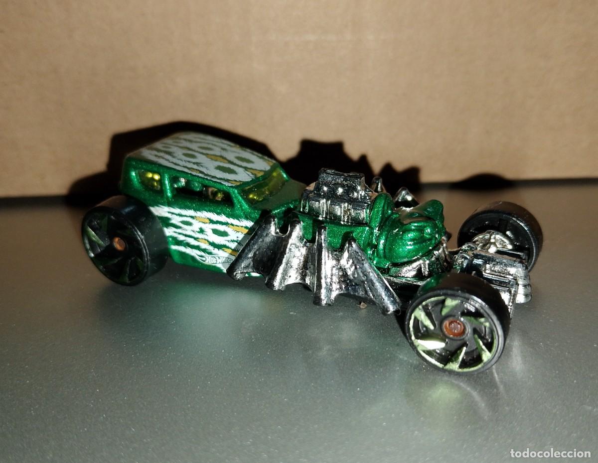 Coches a escala Hot Wheels: Hot wheels Street Creeper color verde 2012 (2)