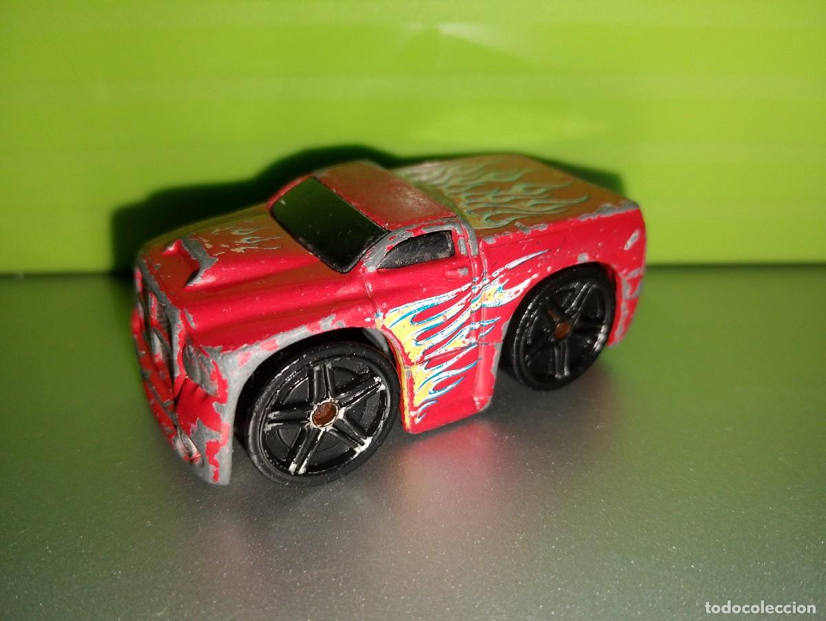 Coches a escala Hot Wheels: Hot wheels Dodge Ram Pick up roja Llamas azules 2004 primera edicion