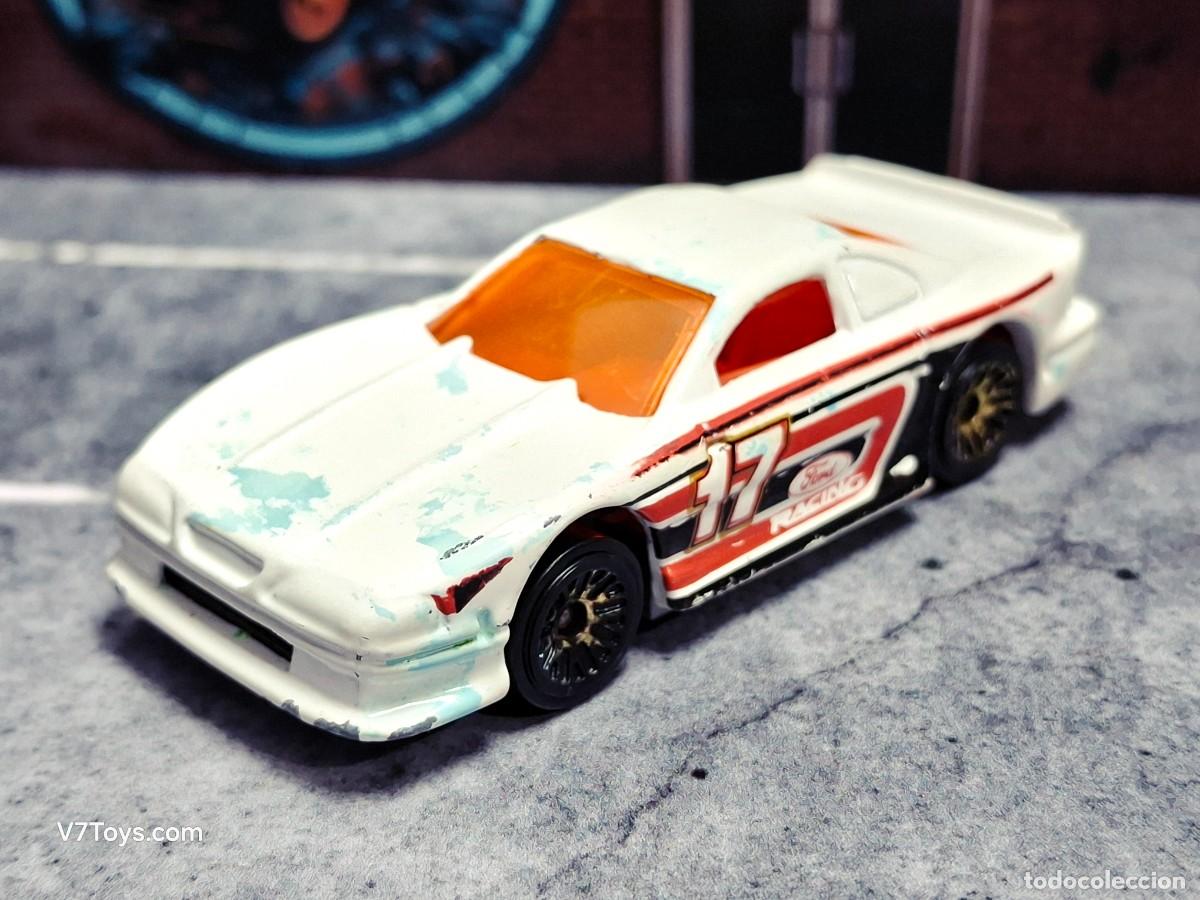Coches a escala Hot Wheels: Mustang Cobra Hot Wheels 2013 Mystery Models Mattel