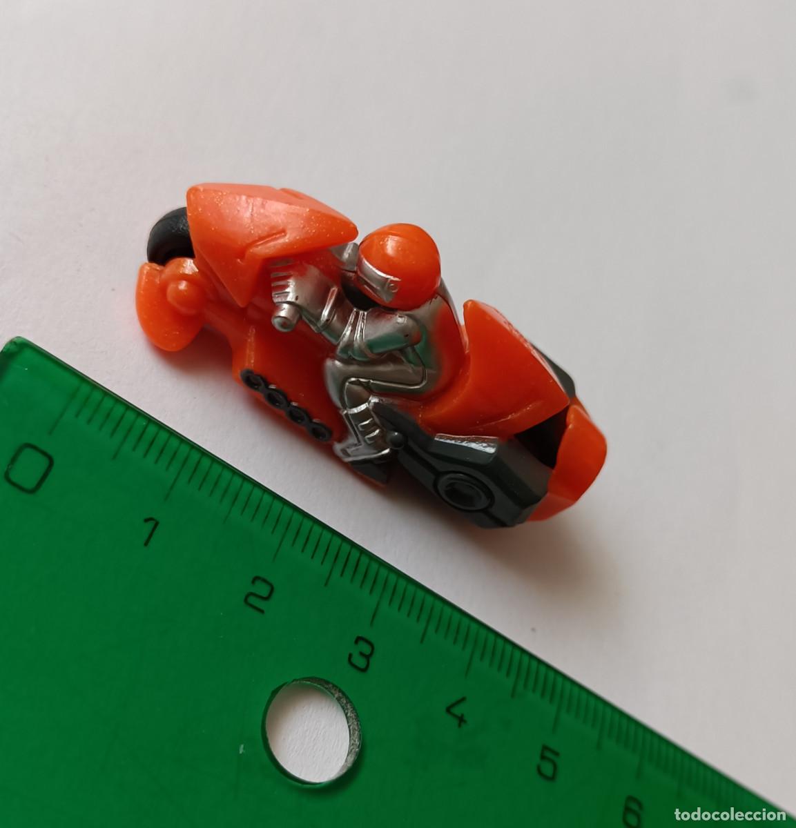 Coches a escala Hot Wheels: hot wheels friccion naranja azul Plastico Motorcycle moto y piloto Stunt Rider Micro Madnetics 2006