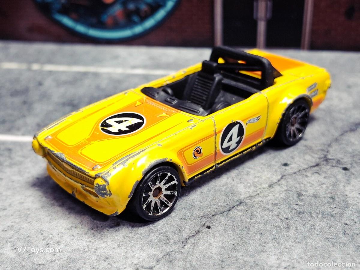 Coches a escala Hot Wheels: Triumph TR6 Hot Wheels 2011 Track Stars Mattel