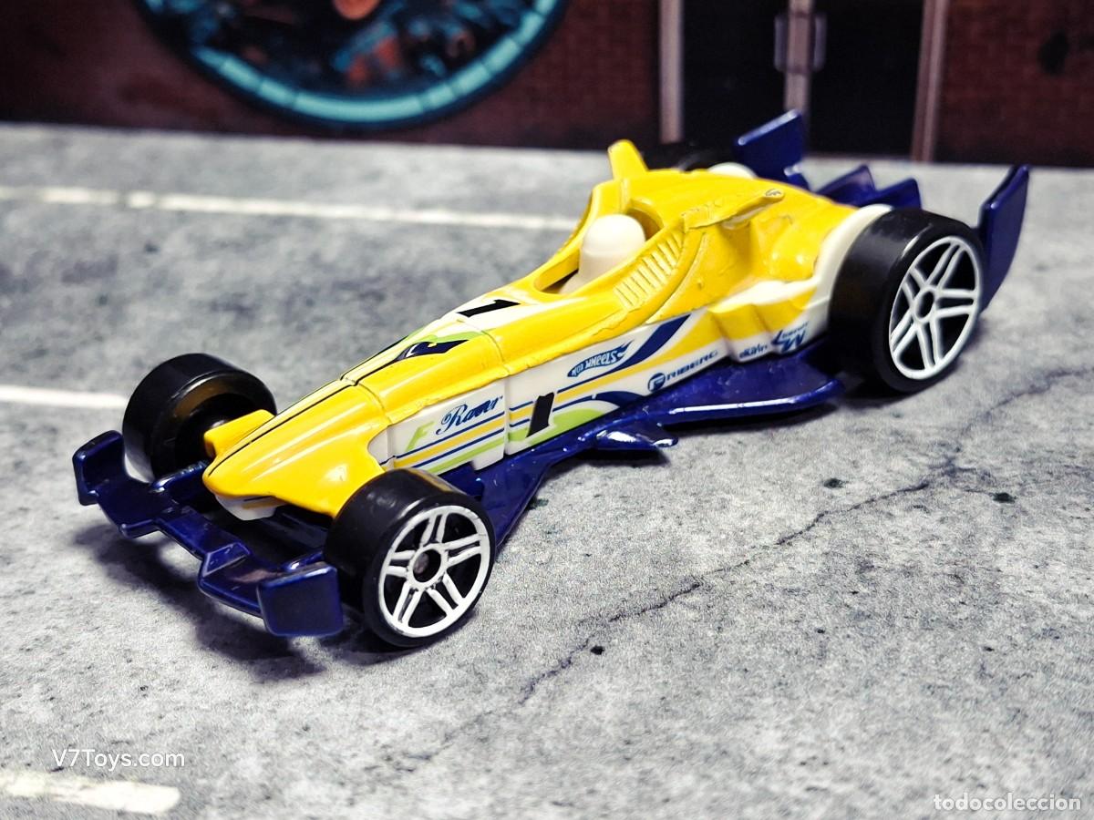 Coches a escala Hot Wheels: F-Racer Hot Wheels 2011 Mystery Models: Circuit Champions Mattel
