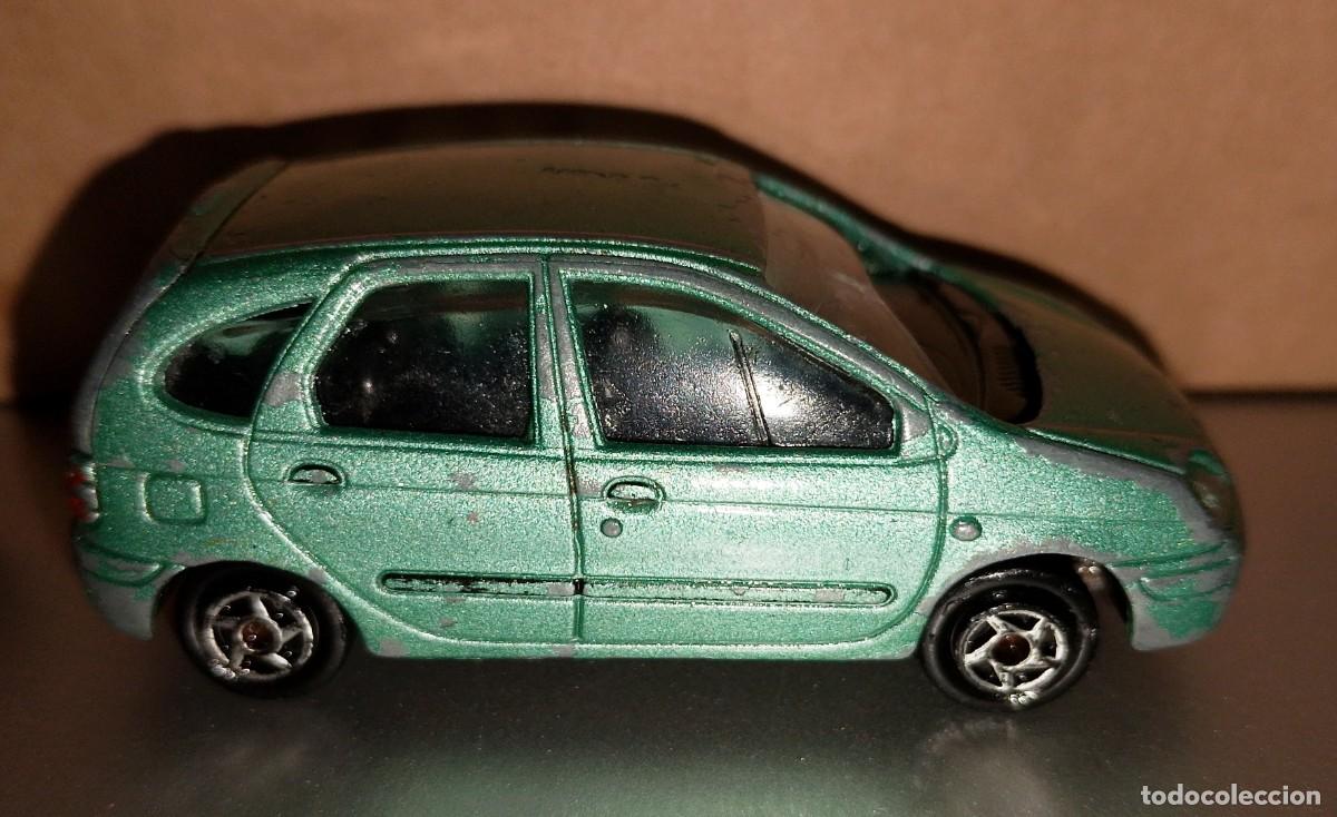 Coches a escala Hot Wheels: Renault Scenic II verde de Majorette