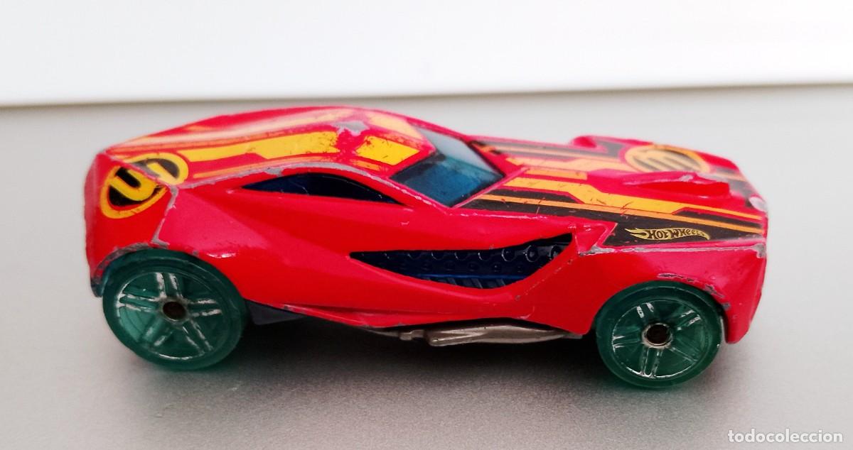 Coches a escala Hot Wheels: Hot wheels Urban Agent 2008 rojo con ruedas azules