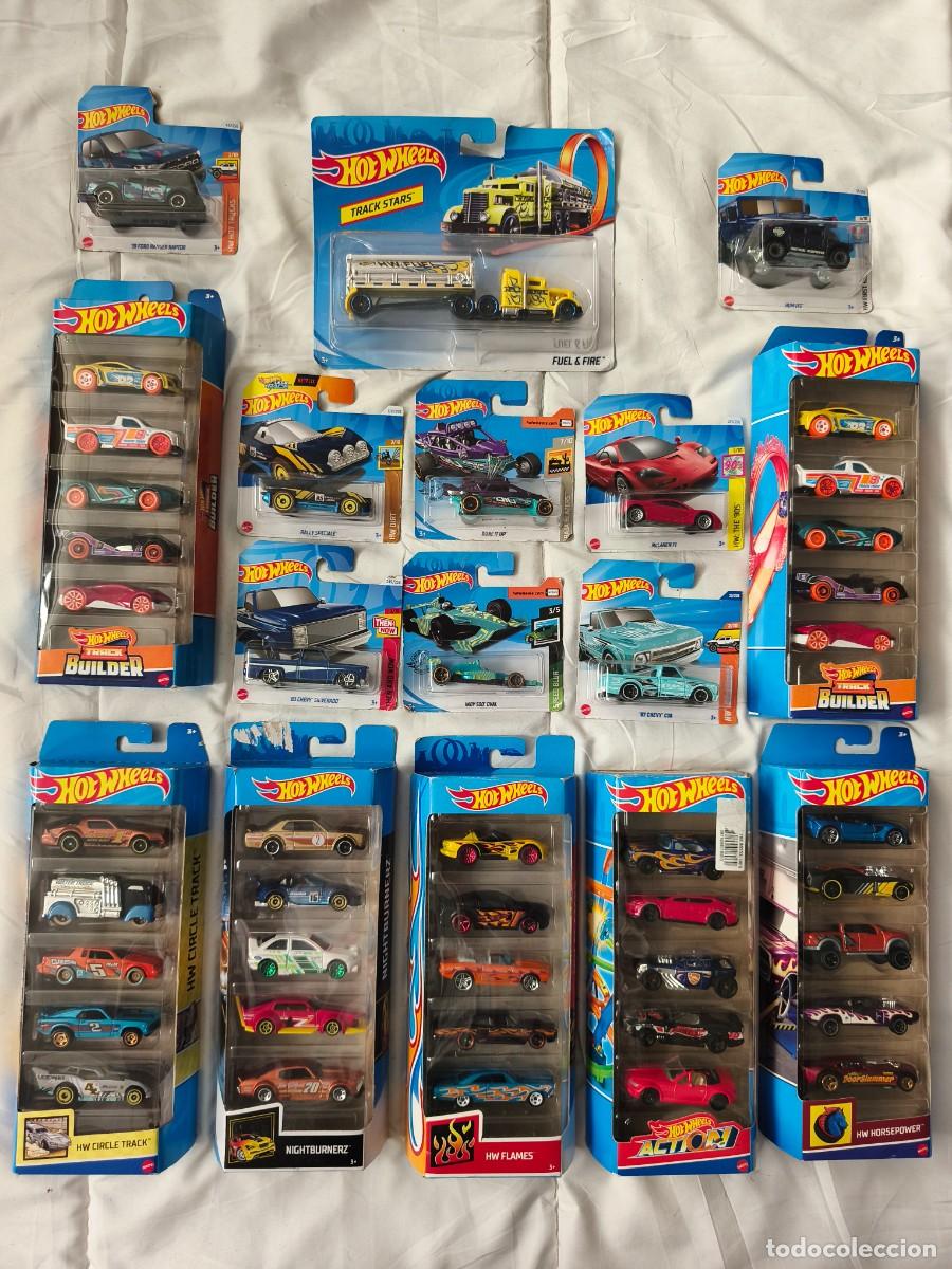 Coches a escala Hot Wheels: Hot wheels. Gran colecci&oacute;n . Lote de 44 veh&iacute;culos en bl&iacute;ster precintado.